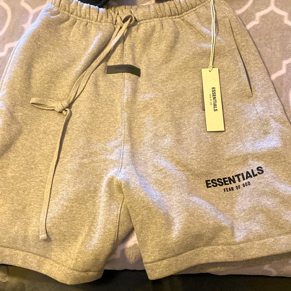 Essentials fear of god shorts men’s small
